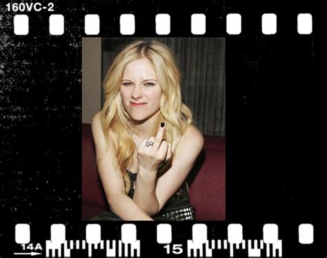 avril llanes finger|Avril Llanes (@avrilllanes) .